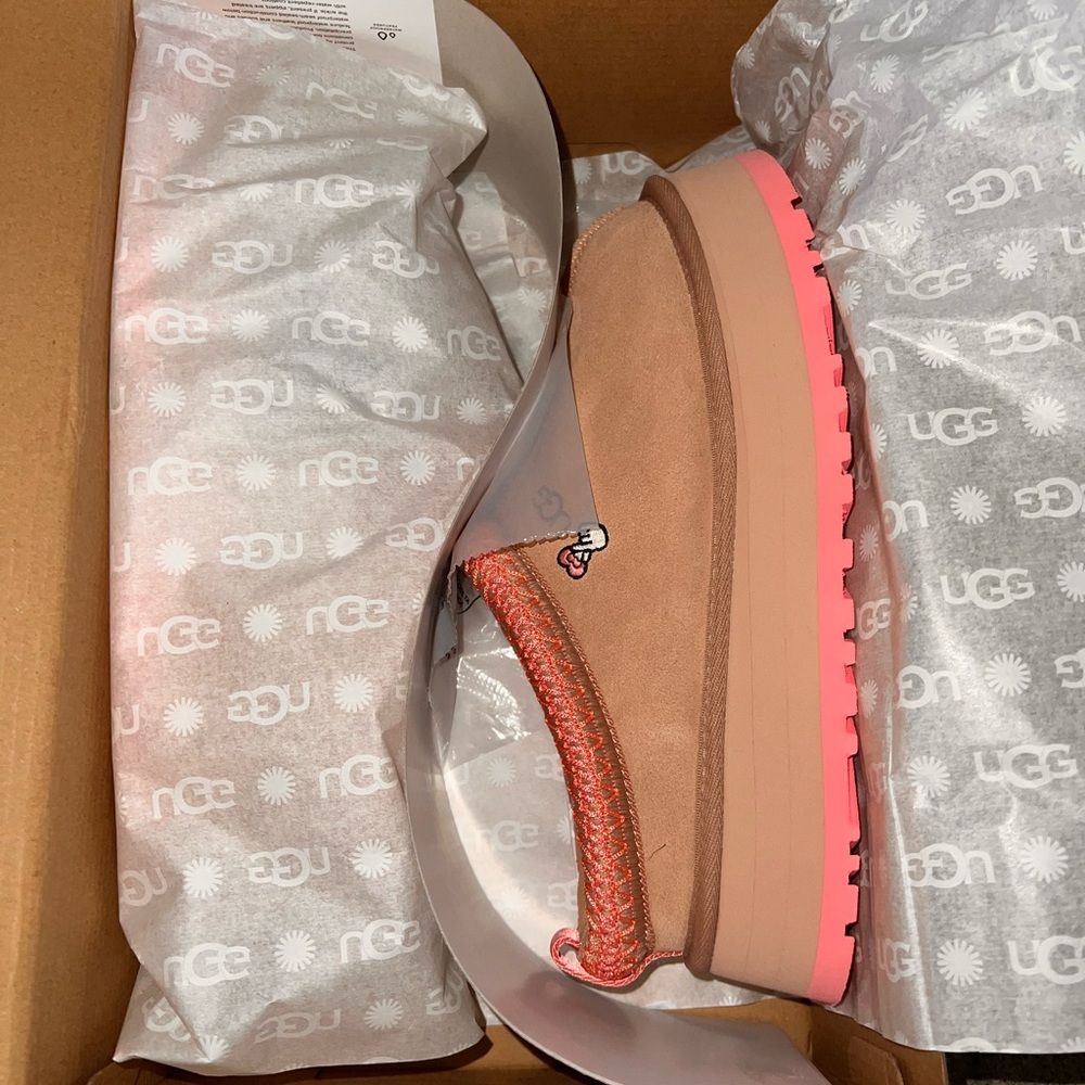 UGG Women's TAZZ LOVE 25